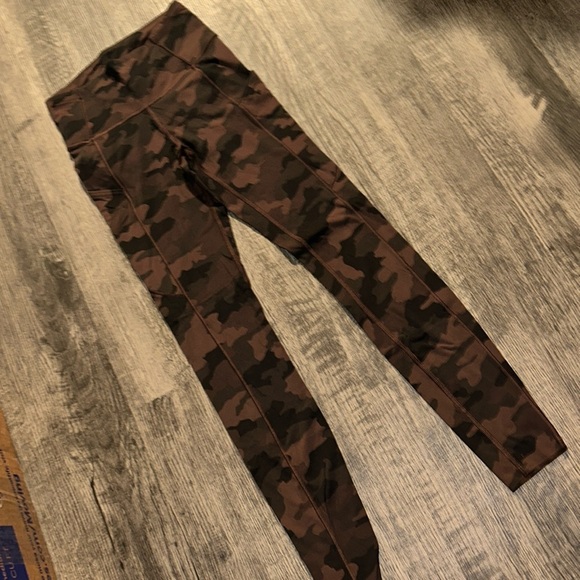 Lululemon Wunder Leggings - Picture 1 of 8